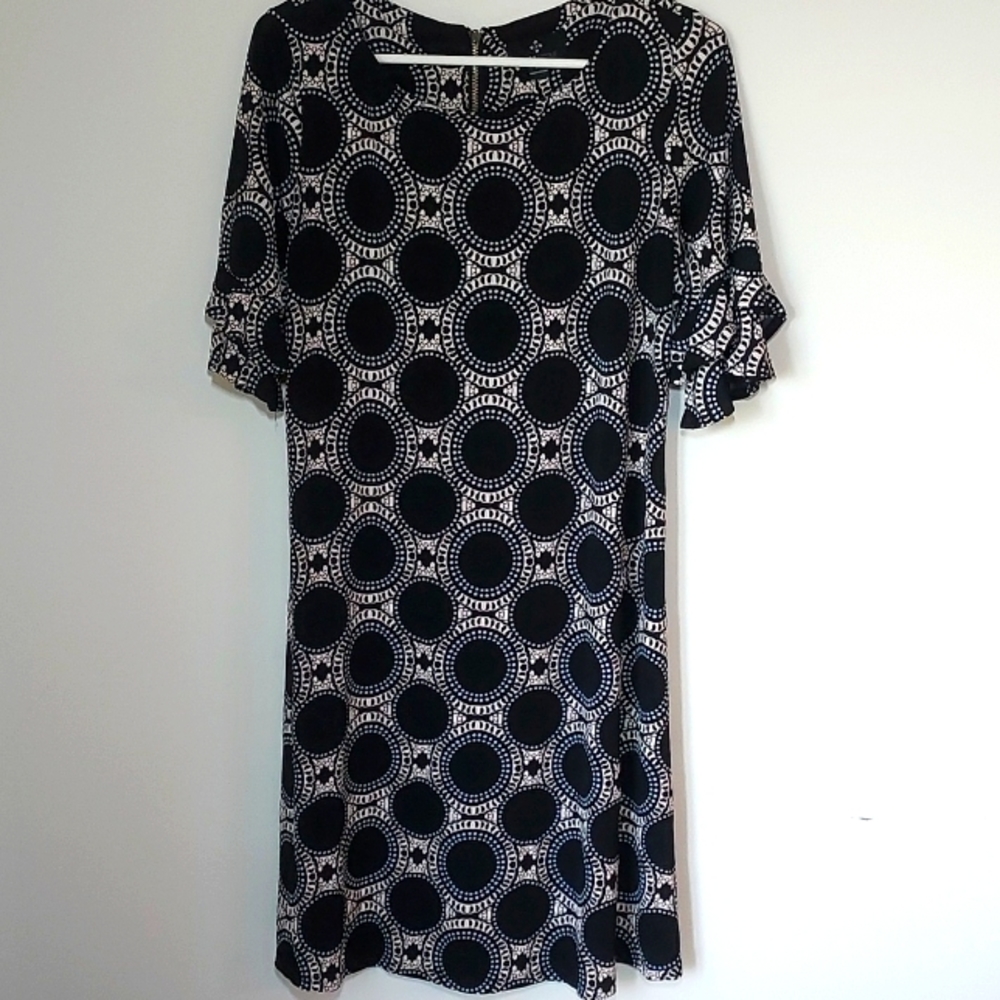 Fun, pretty black andwhite circular pattern RONNI NICOLE Size 12